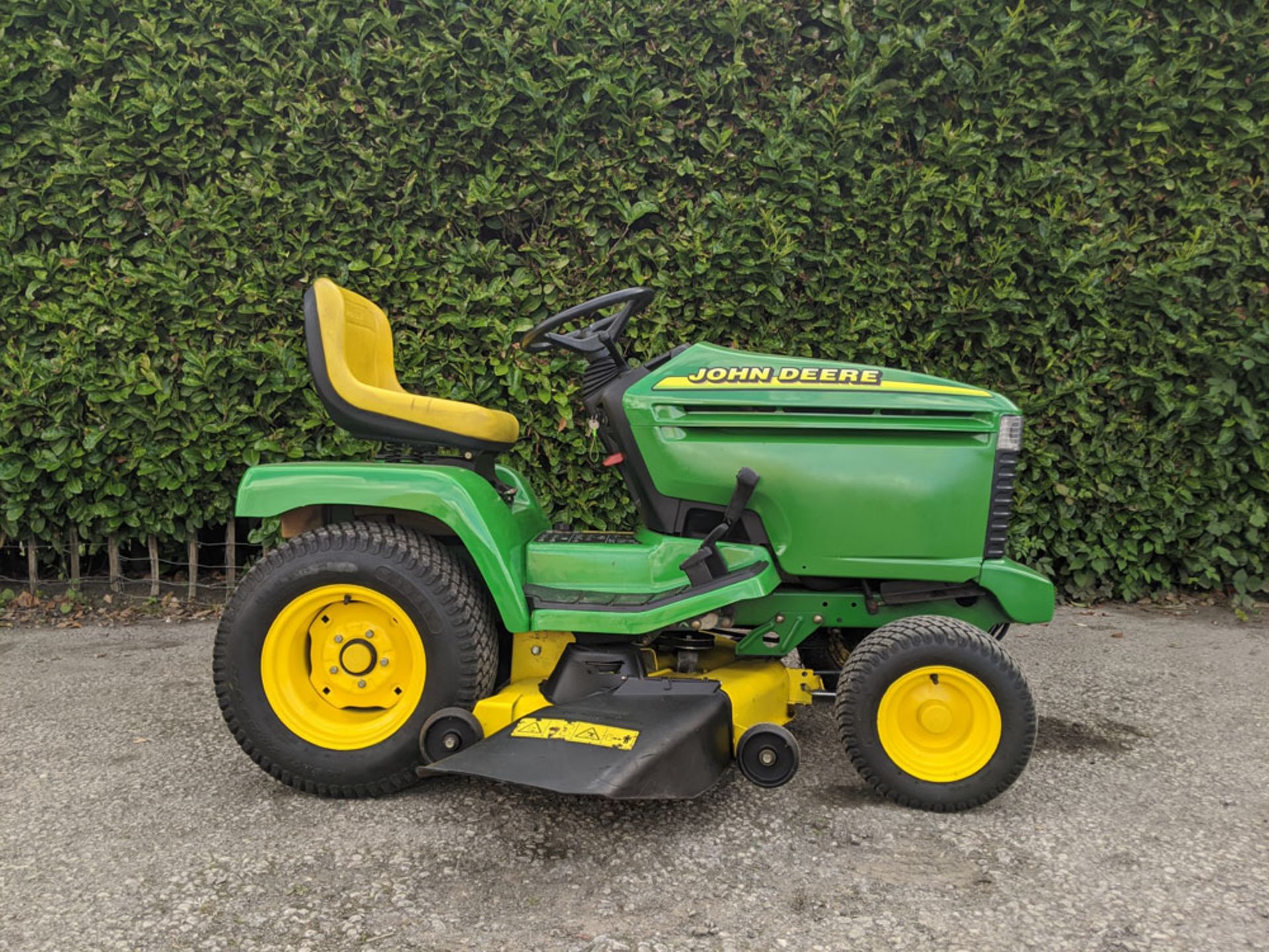 John Deere 355D 16hp Diesel Lawn Tractor 48" Deck 1020 Hours. - Image 6 of 7