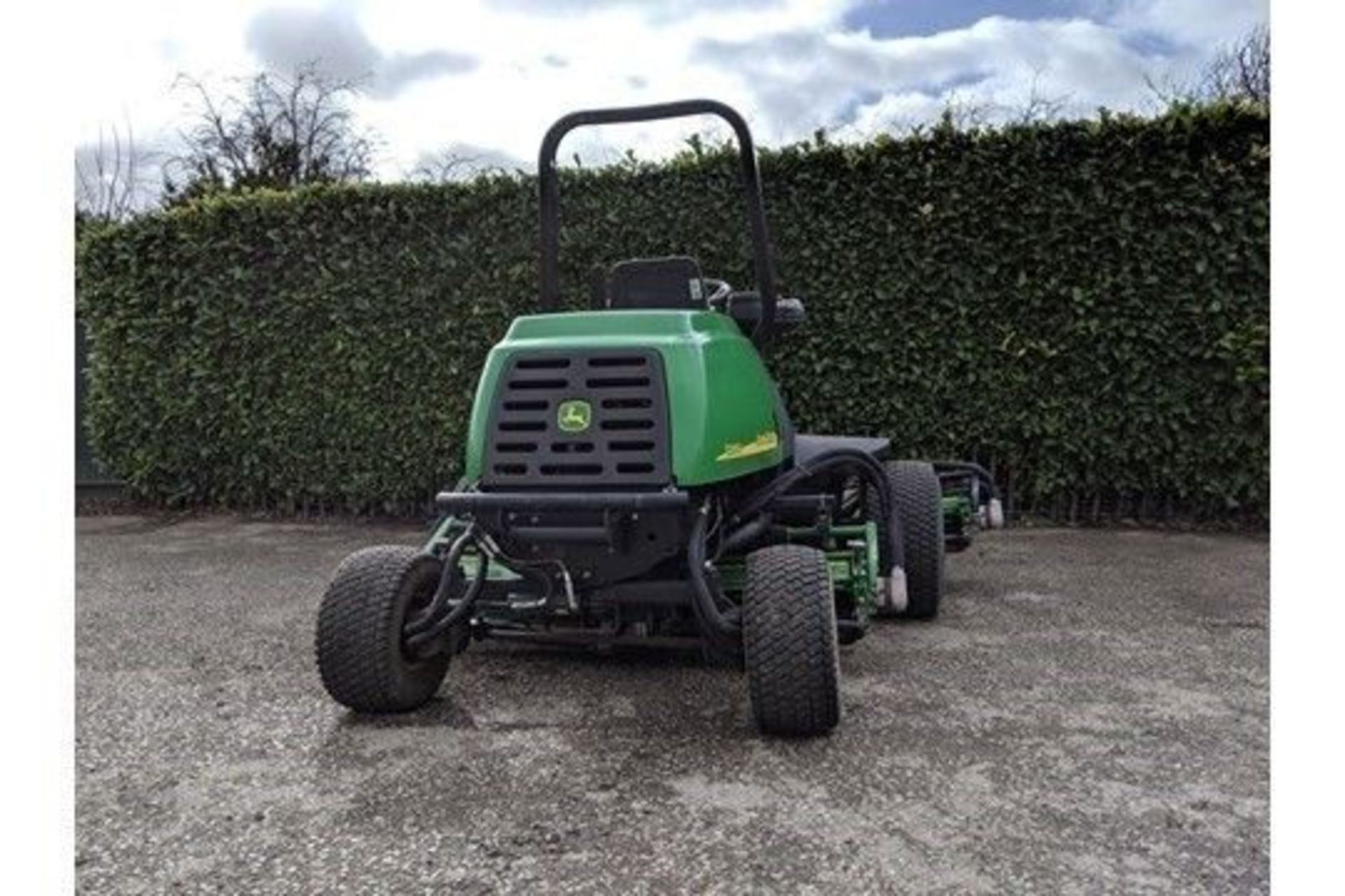 2007 John Deere 3245C Ride On Cylinder Mower - Image 2 of 6