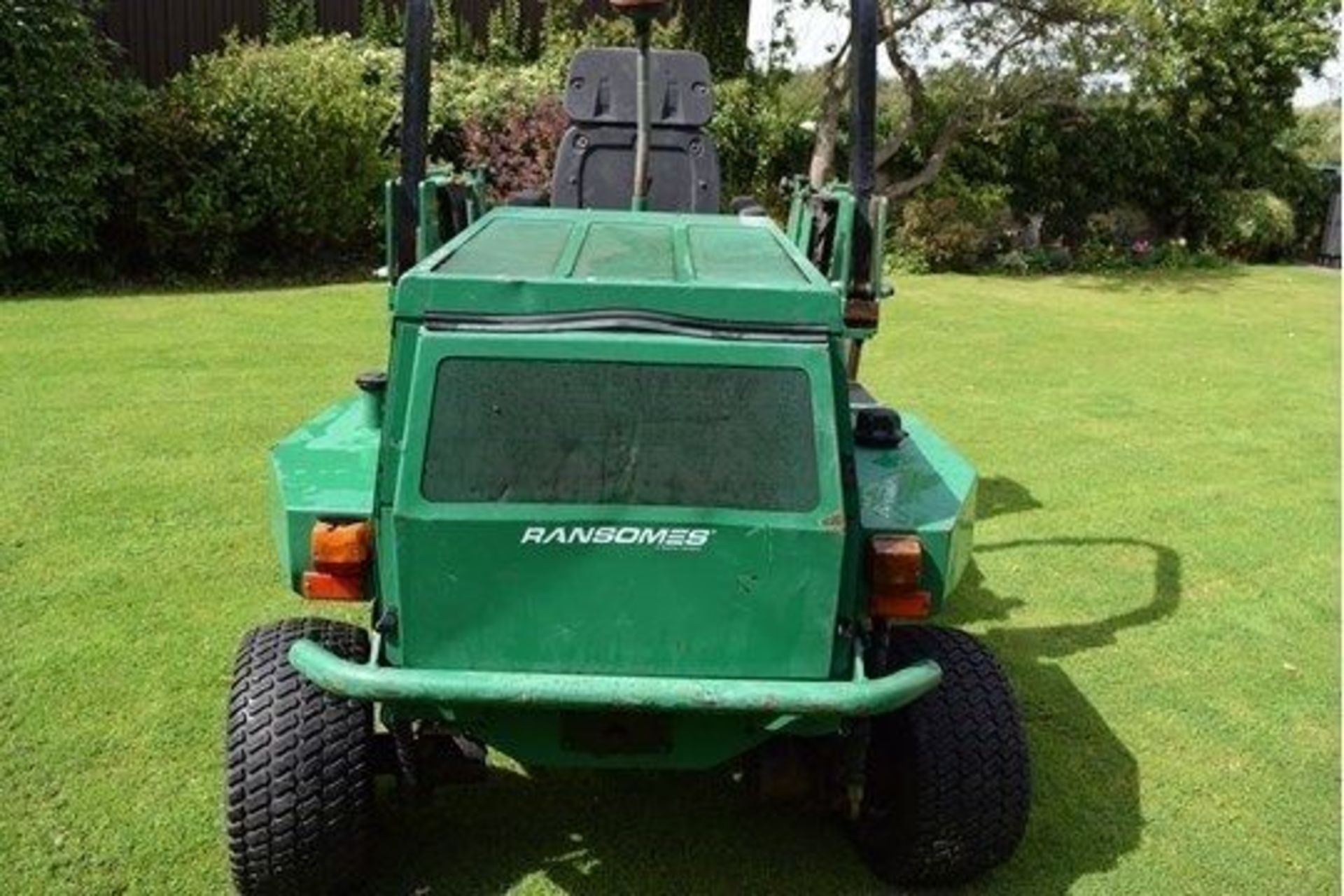 2003 Ransomes Parkway 2250 Plus Ride On Cylinder Mower - Image 4 of 7