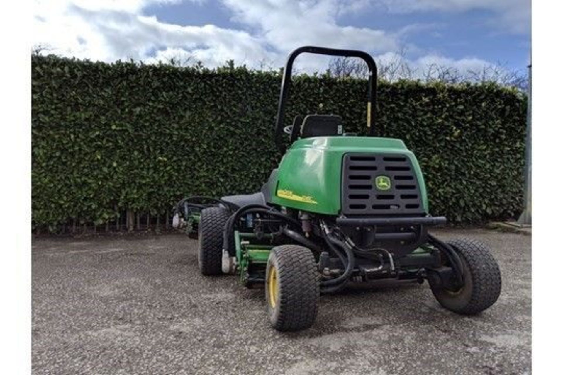 2007 John Deere 3245C Ride On Cylinder Mower - Image 4 of 6