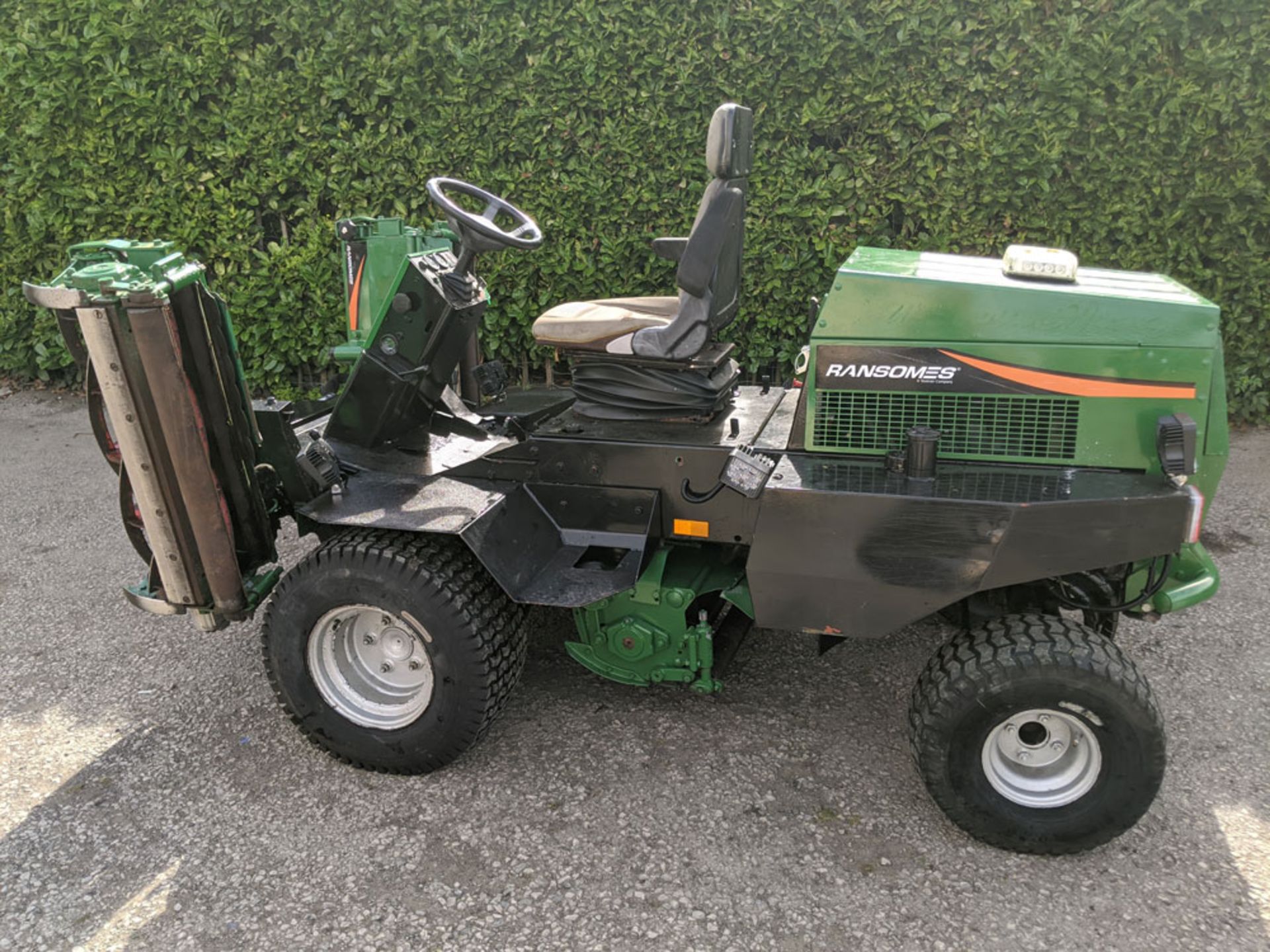 Ransomes Parkway 2250 Triple Ride On Cylinder Mower.