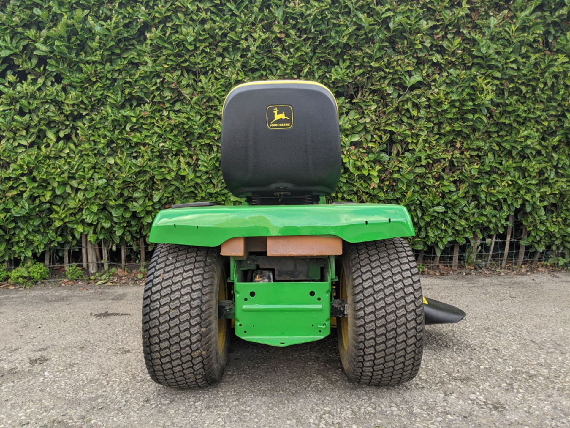 John Deere 355D 16hp Diesel Lawn Tractor 48" Deck 1020 Hours. - Image 4 of 7