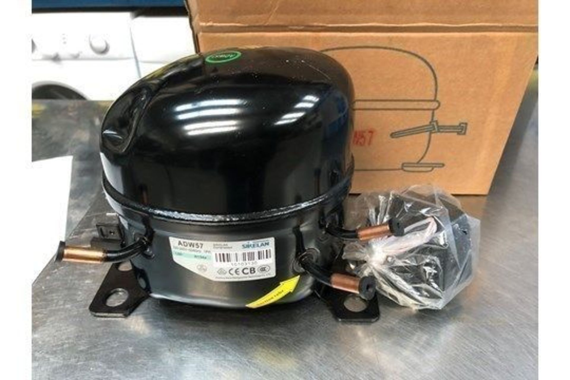 New Boxed Refrigeration Compressor 5cc, R134a