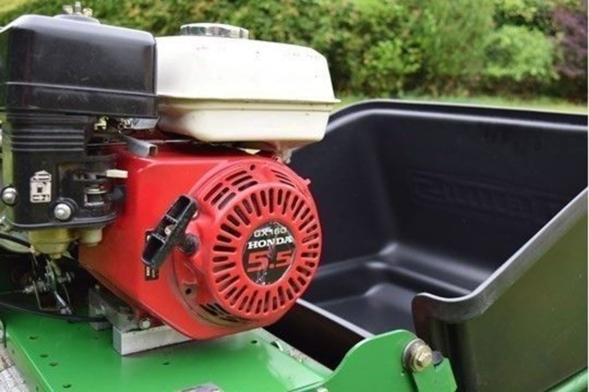 2004 Dennis G560 5 Blade Cylinder Mower With Grass Box - Image 3 of 11