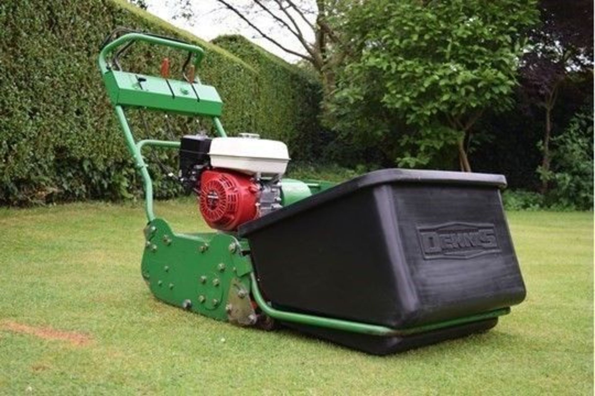 2004 Dennis G560 5 Blade Cylinder Mower With Grass Box - Image 4 of 11
