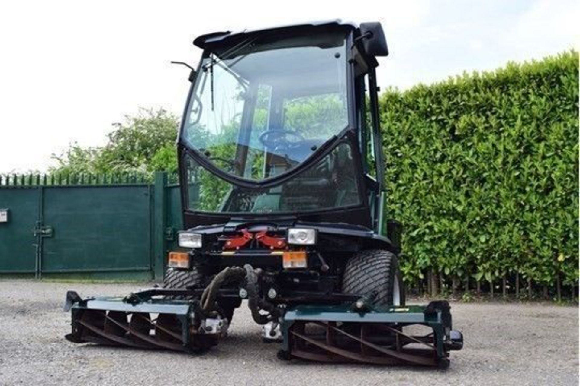 2010 Hayter LT324 Triple Cylinder Mower With Cab.