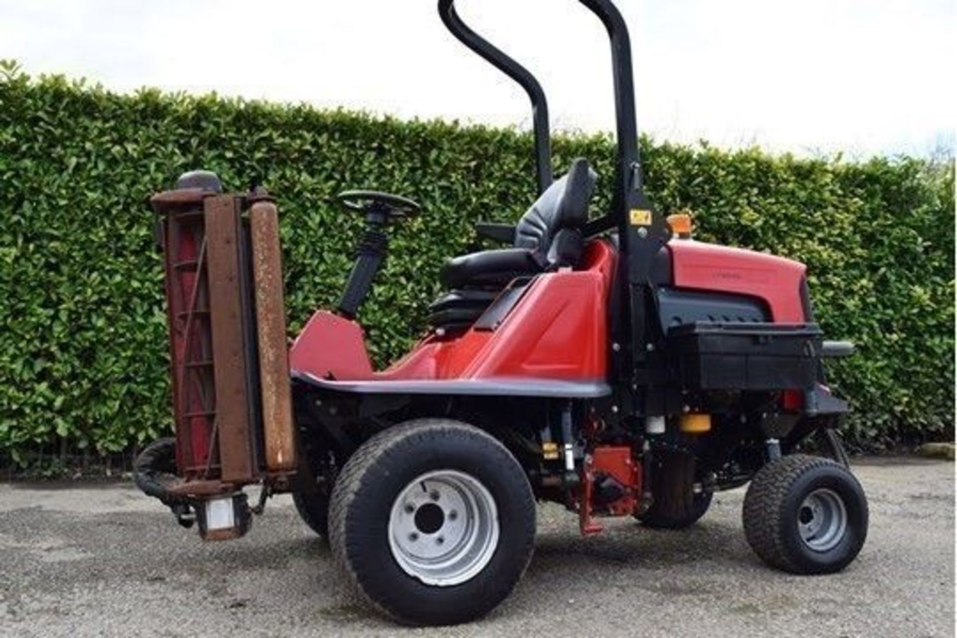 2012 Registered Toro LT3240 Triple Cylinder Mower - Image 4 of 12