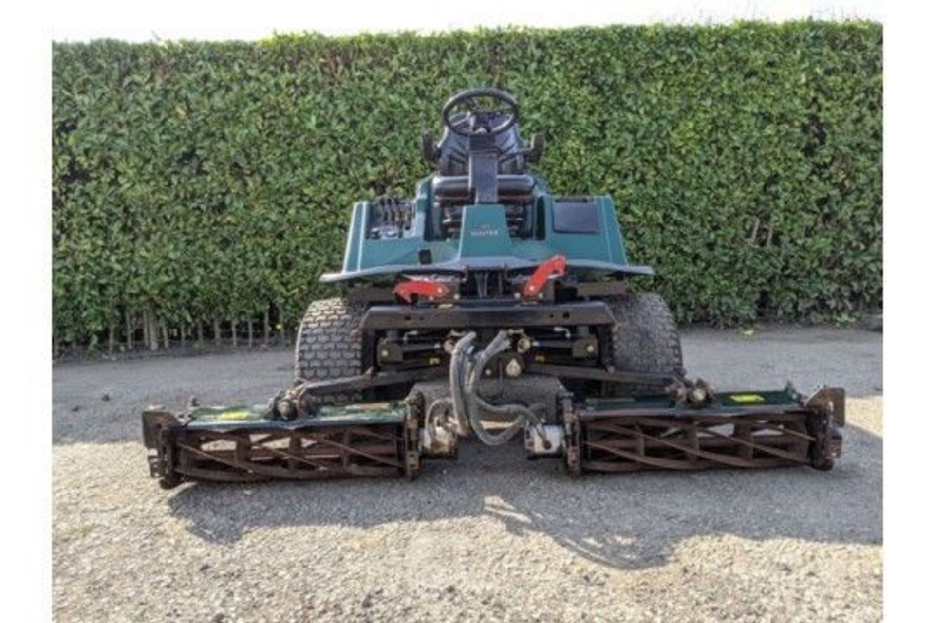 2005 Hayter LT324 Triple Cylinder Mower - Image 4 of 7