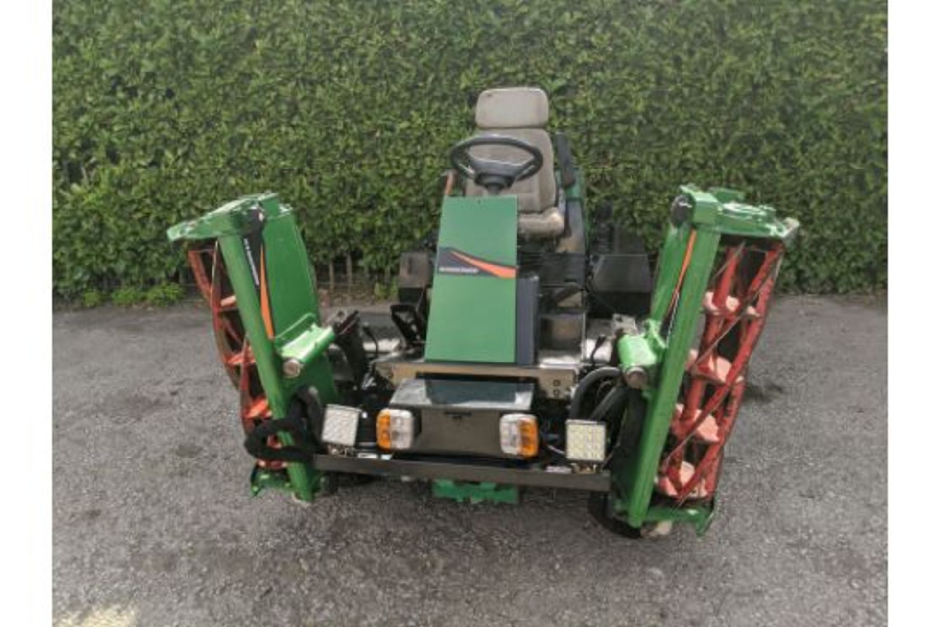 Ransomes Parkway 2250 Triple Ride On Cylinder Mower. - Image 2 of 6