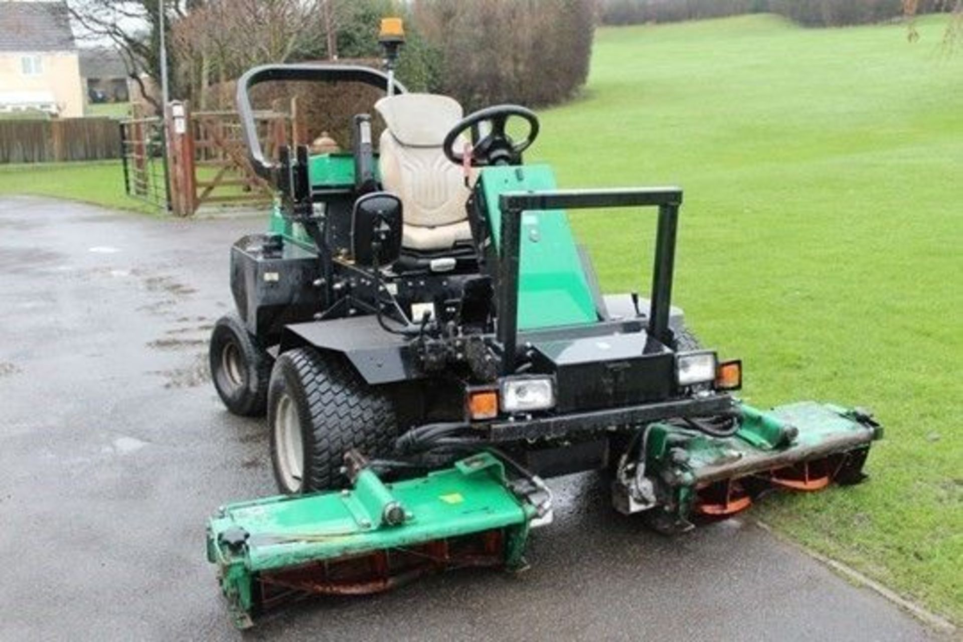 2010 Ransomes Parkway 2250 Plus Ride On Cylinder Mower - Image 4 of 8