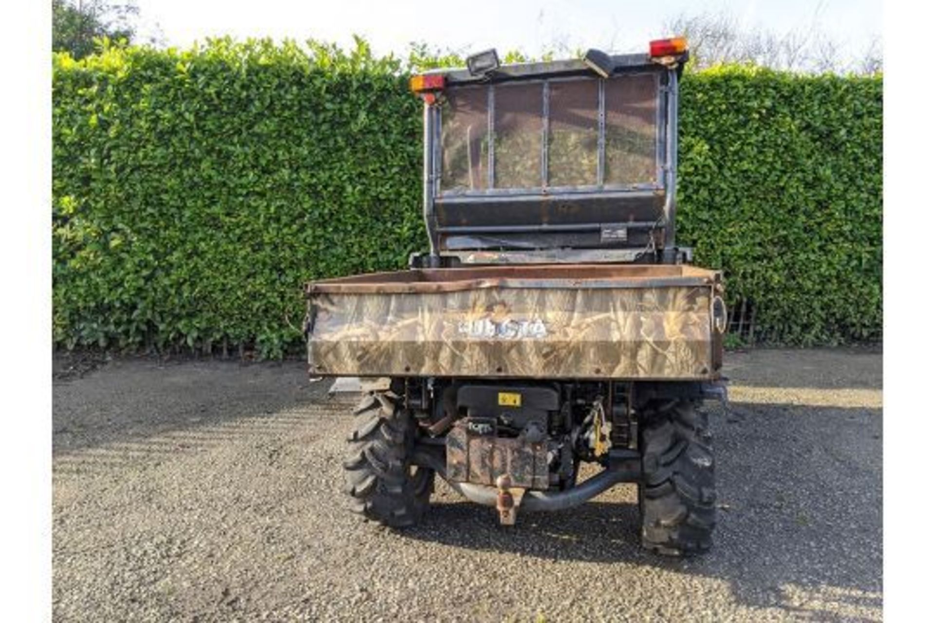 Kubota RTV900 Diesel Utility Task Vehicle With Hydraulic Tipper - Image 8 of 9