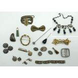 SMALL COLLECTION OF COSTUME JEWELLERY INCLUDING MICRO MOSAIC