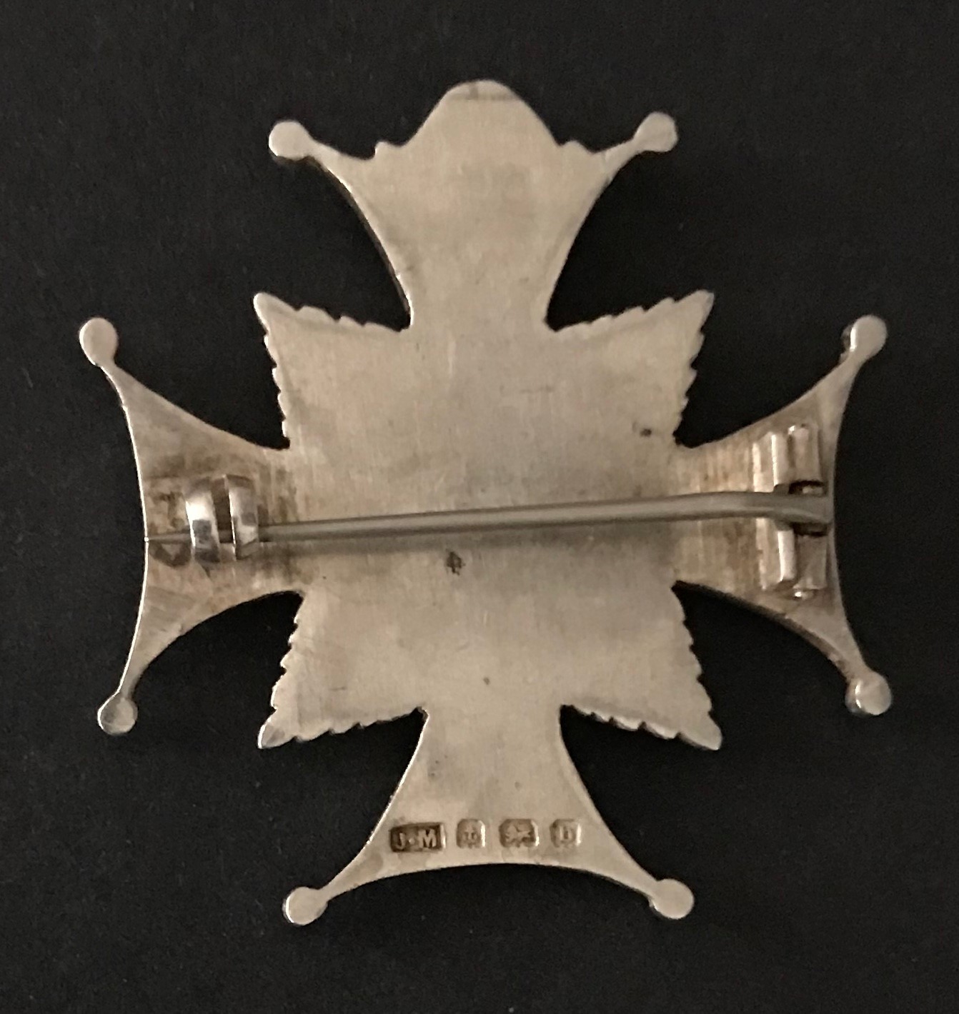 HALLMARKED SILVER CROSS SHAPED BROOCH - Image 2 of 3