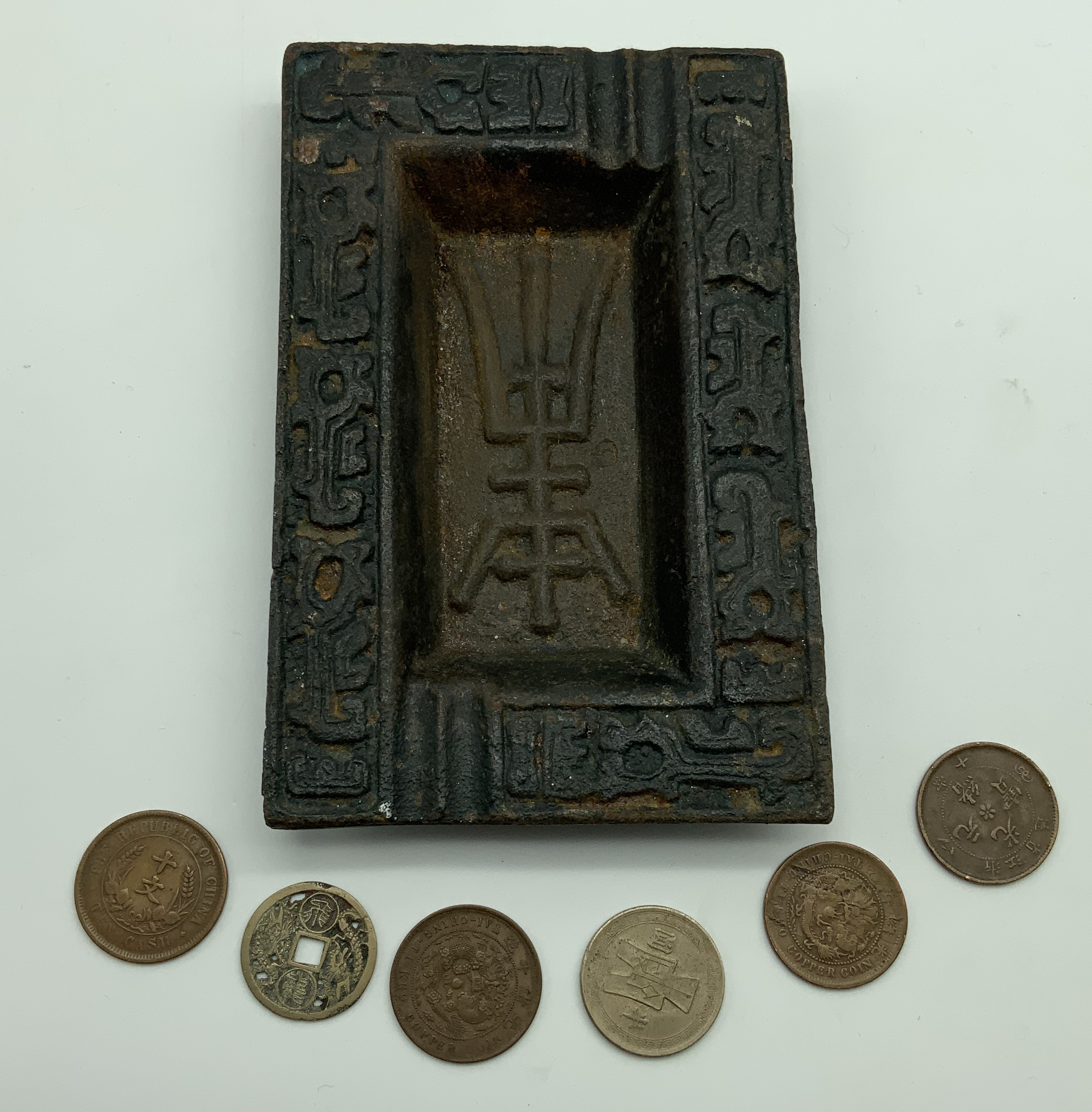 SMALL GROUP OF CHINESE INTERESTING ITEMS - Image 3 of 3