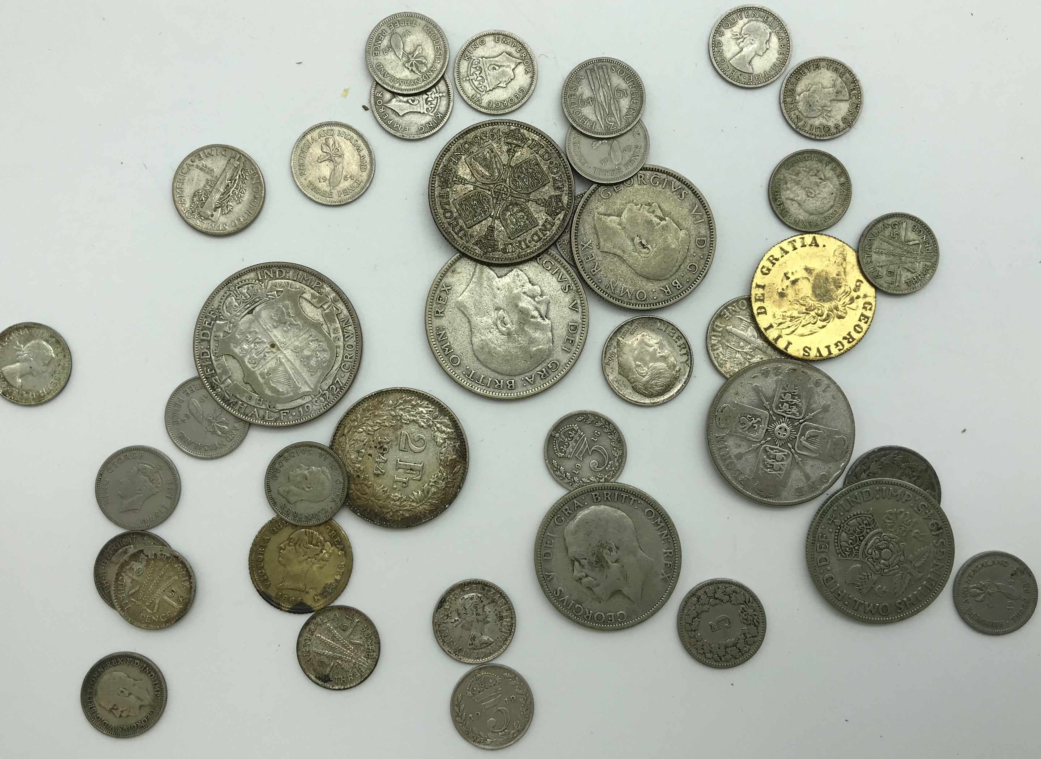 SMALL GROUP OF SILVER COINS