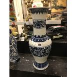 BLUE & WHITE PORCELAIN VASE