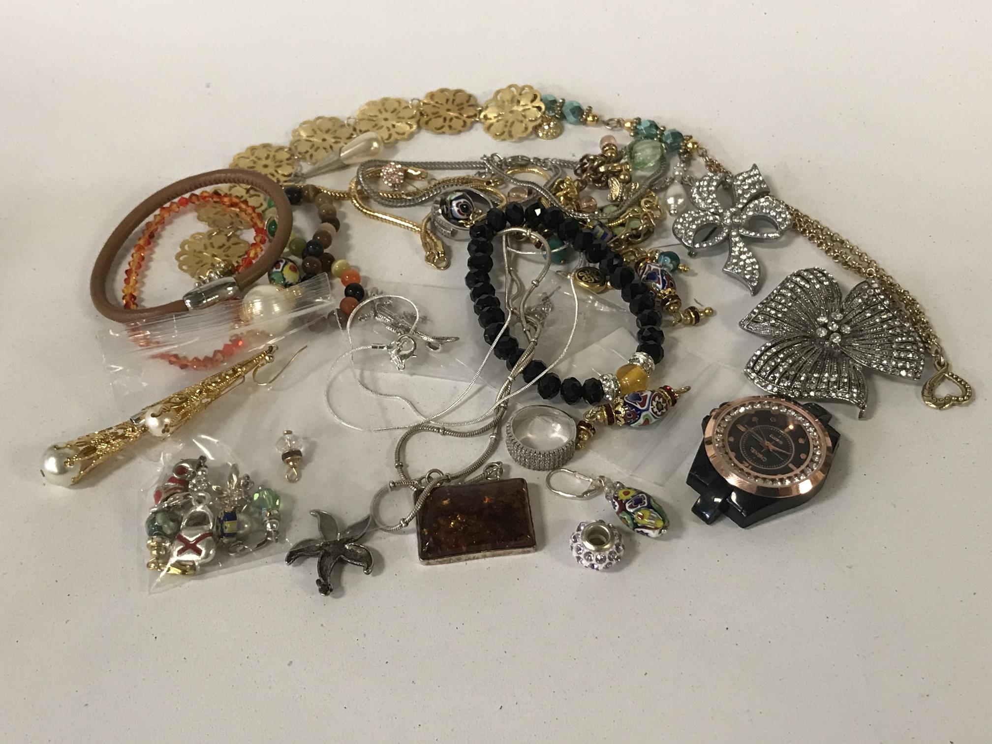 MIXED LOT STERLING SILVER & COSTUME JEWELLERY