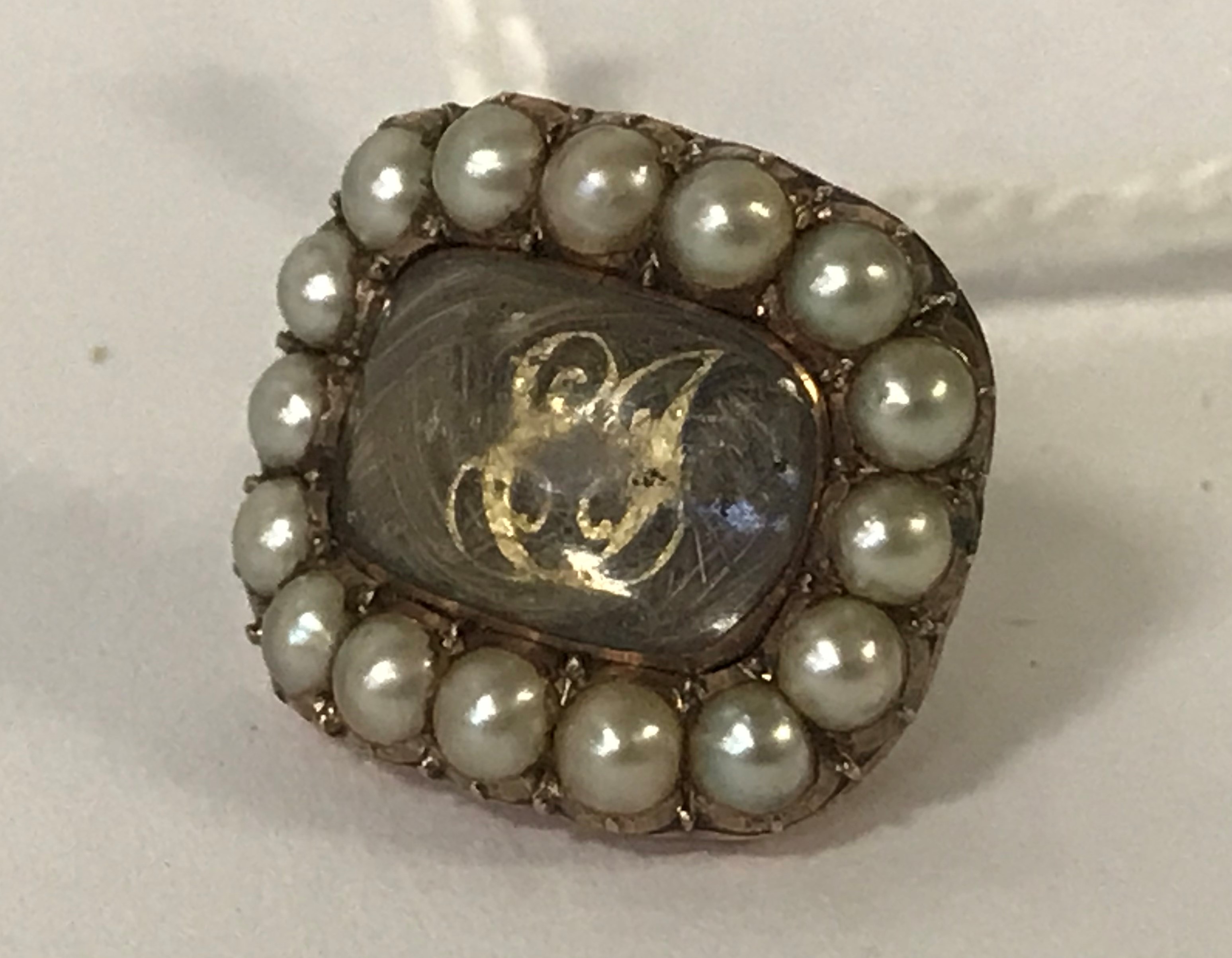 GOLD & SEED PEARL MEMENTO BROOCH DATED 1808