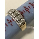 18CT YELLOW GOLD DIAMOND RING - TOTAL APPROX 1CT