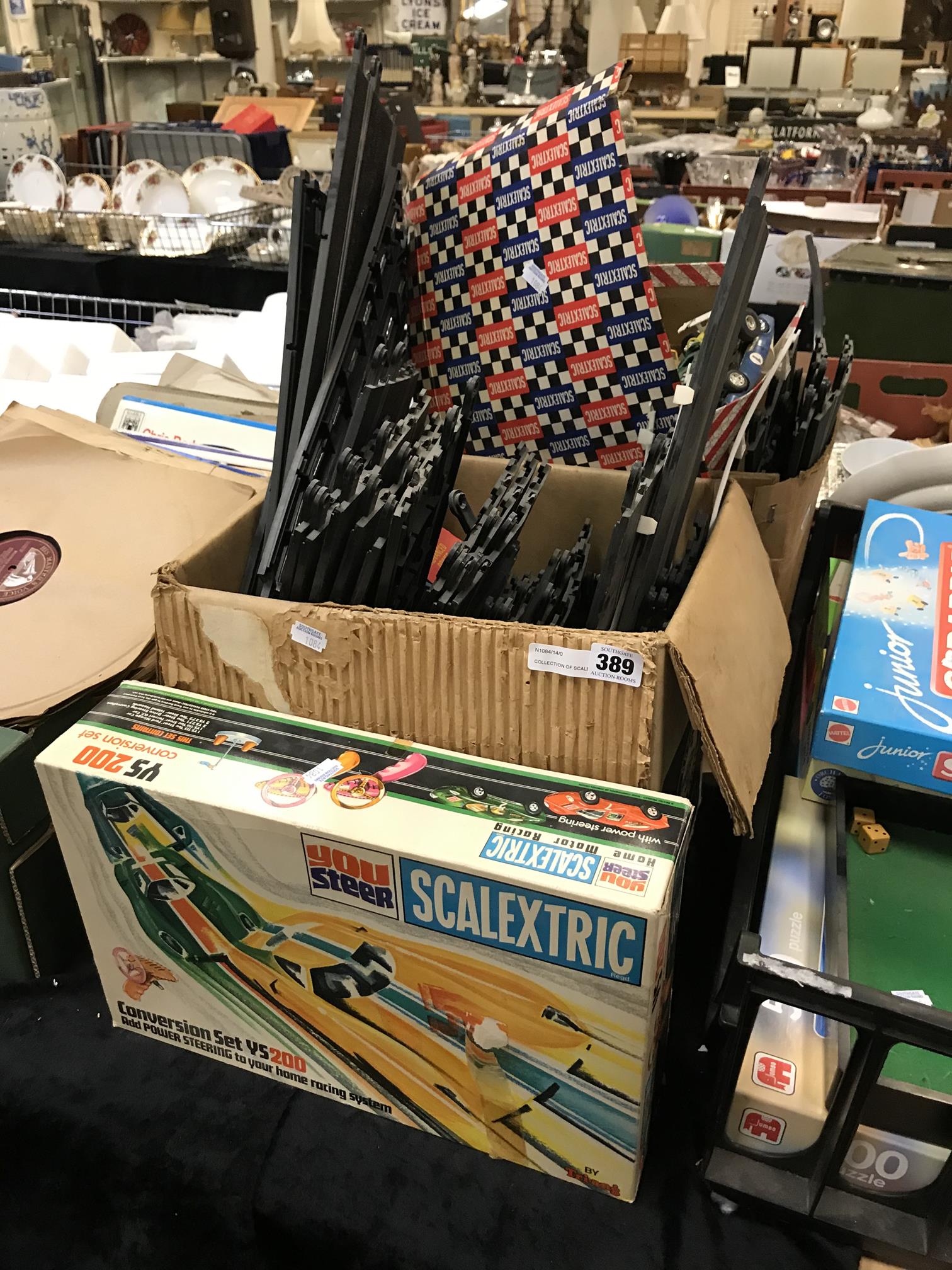 COLLECTION OF SCALEXTRIC WITH CARS