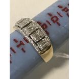 18CT YELLOW GOLD DIAMOND RING - TOTAL APPROX 1CT