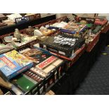 COLLECTION VINTAGE GAMES & PUZZLES