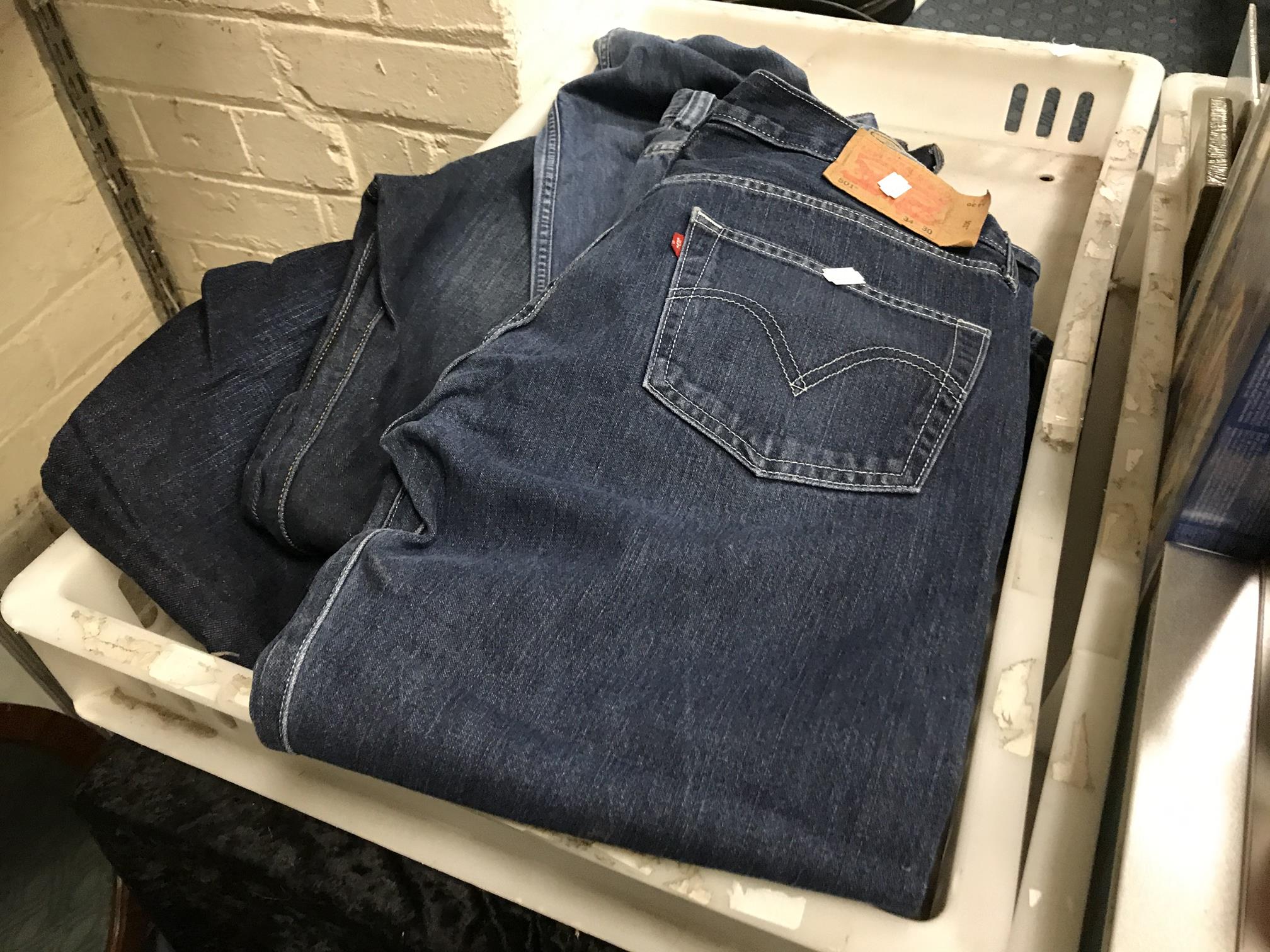 5 PAIRS LEVI 501 JEANS & 1 PAIR DIESEL