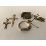 15 CT. GOLD RING WITH TWO 9 CT. GOLD CROSSES AND A GILDED MOURNING BROOCH