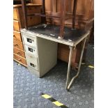 METAL DESK