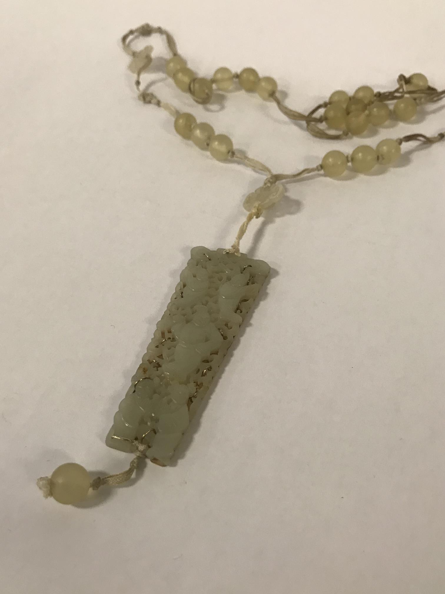 9CT GOLD PIERCED JADE NECKLACE