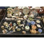 COLLECTION OF ORNAMENTS, FIGURES & PLATES - 2 TRAYS