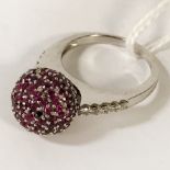 18CT WHITE GOLD DIAMOND & RUBY CLUSTER RING