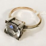 18CT RING - PLATINUM MOUNT