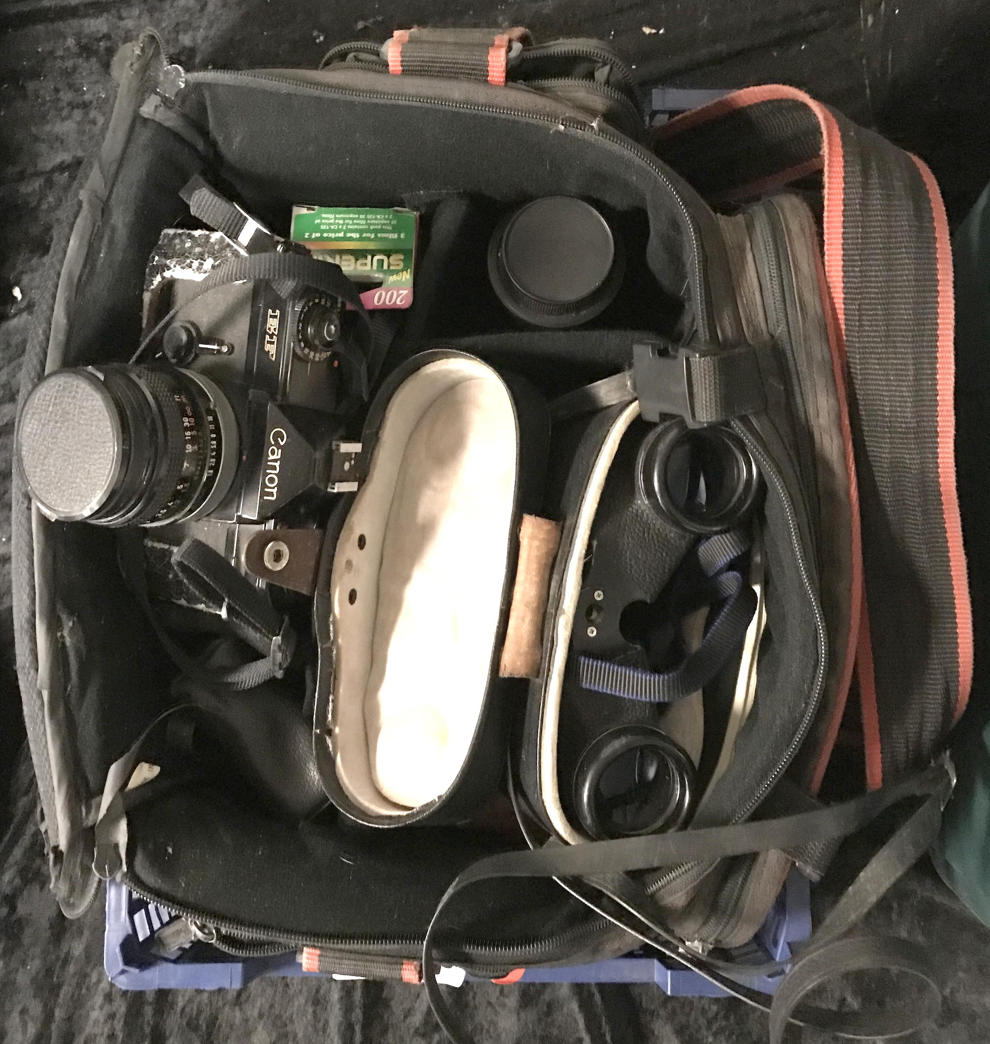 CANON SLR CAMERA, LENS & A PAIR OF BINOCULARS