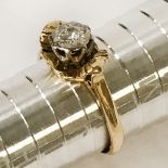 18CT GOLD & DIAMOND RING