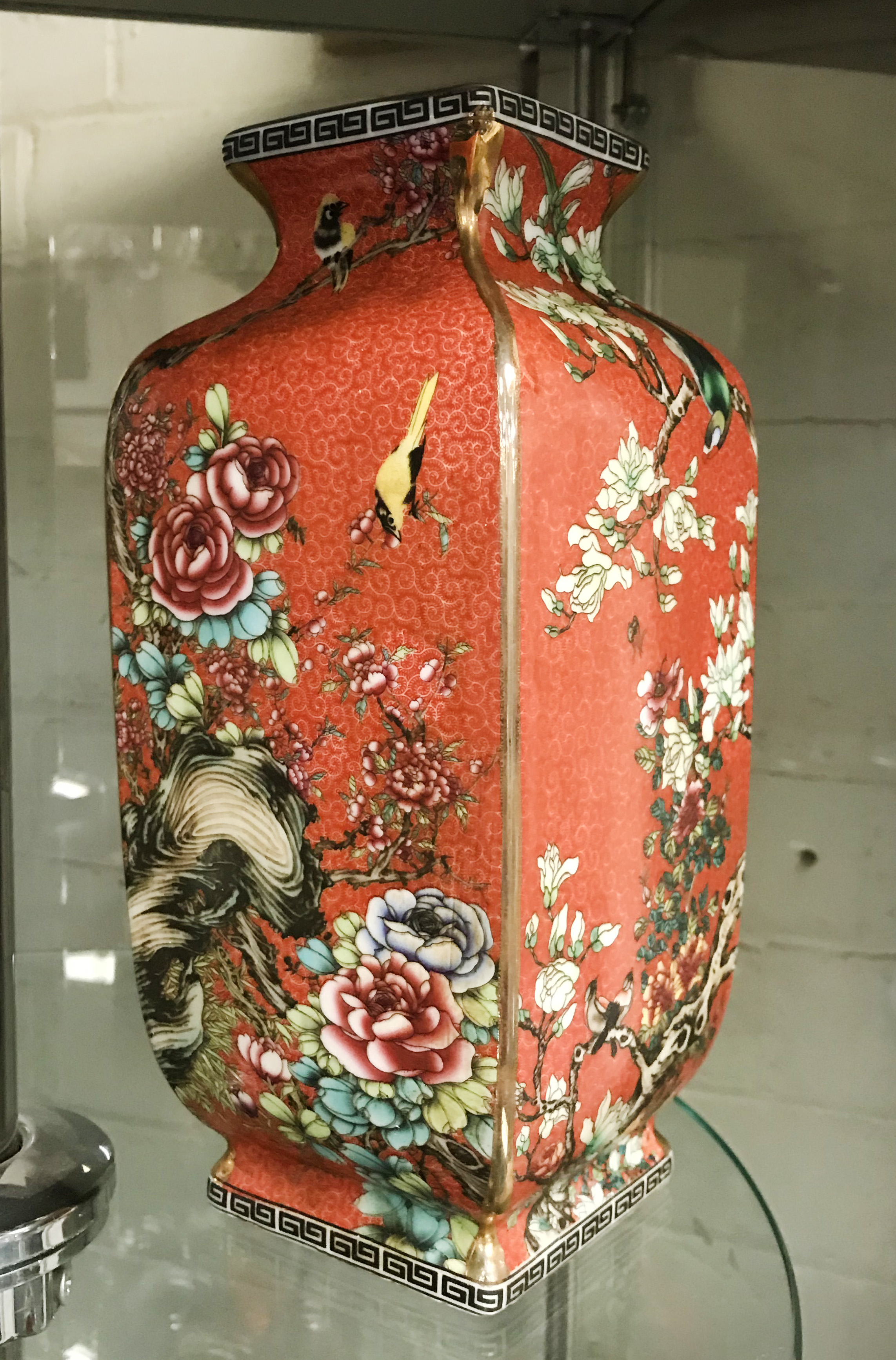 CHINESE VASE