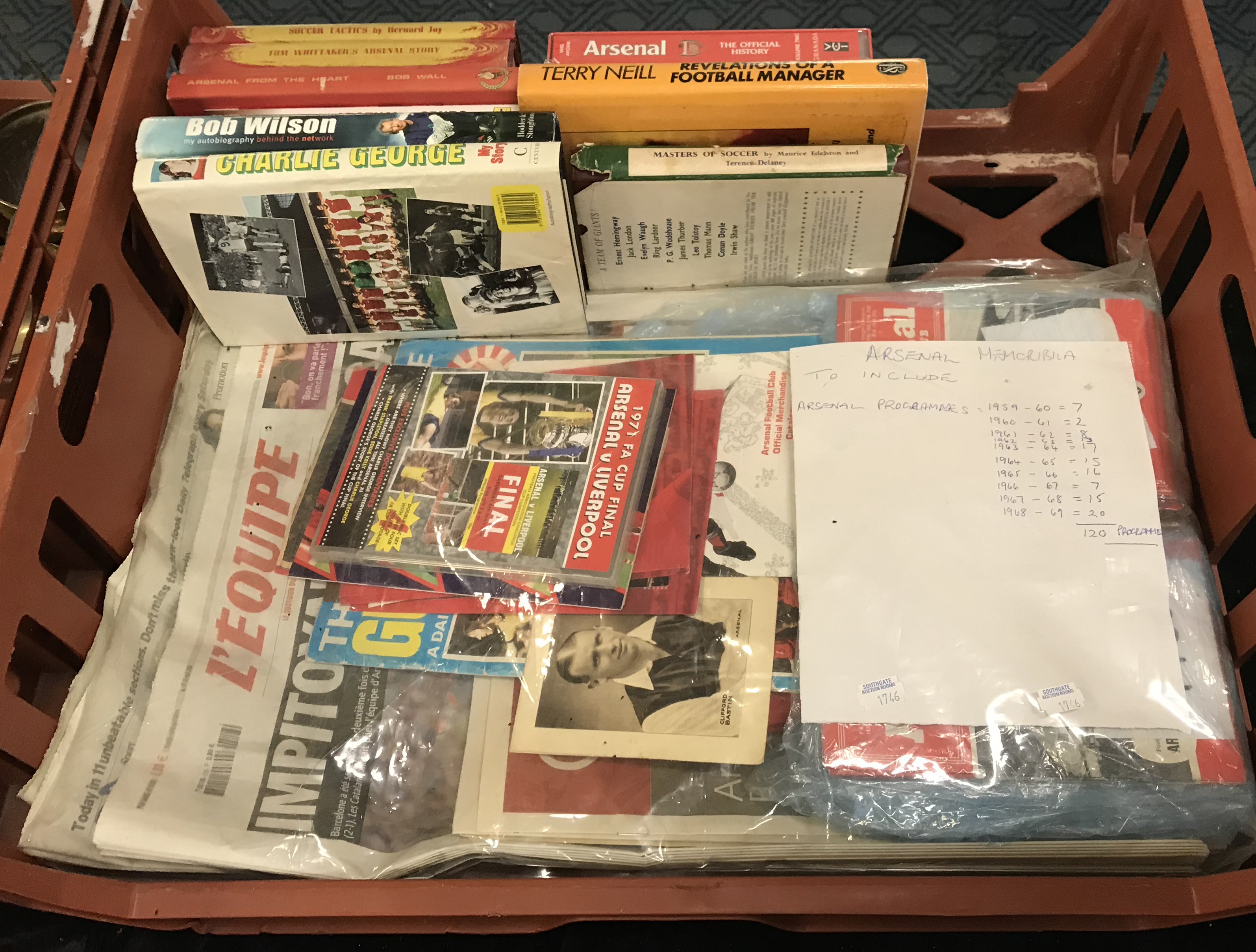 COLLECTION OF ARSENAL MEMORABILIA BOOK & 1960'S PROGRAMME