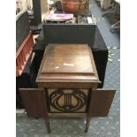 OAK CASED GRAMOPHONE & 78'S