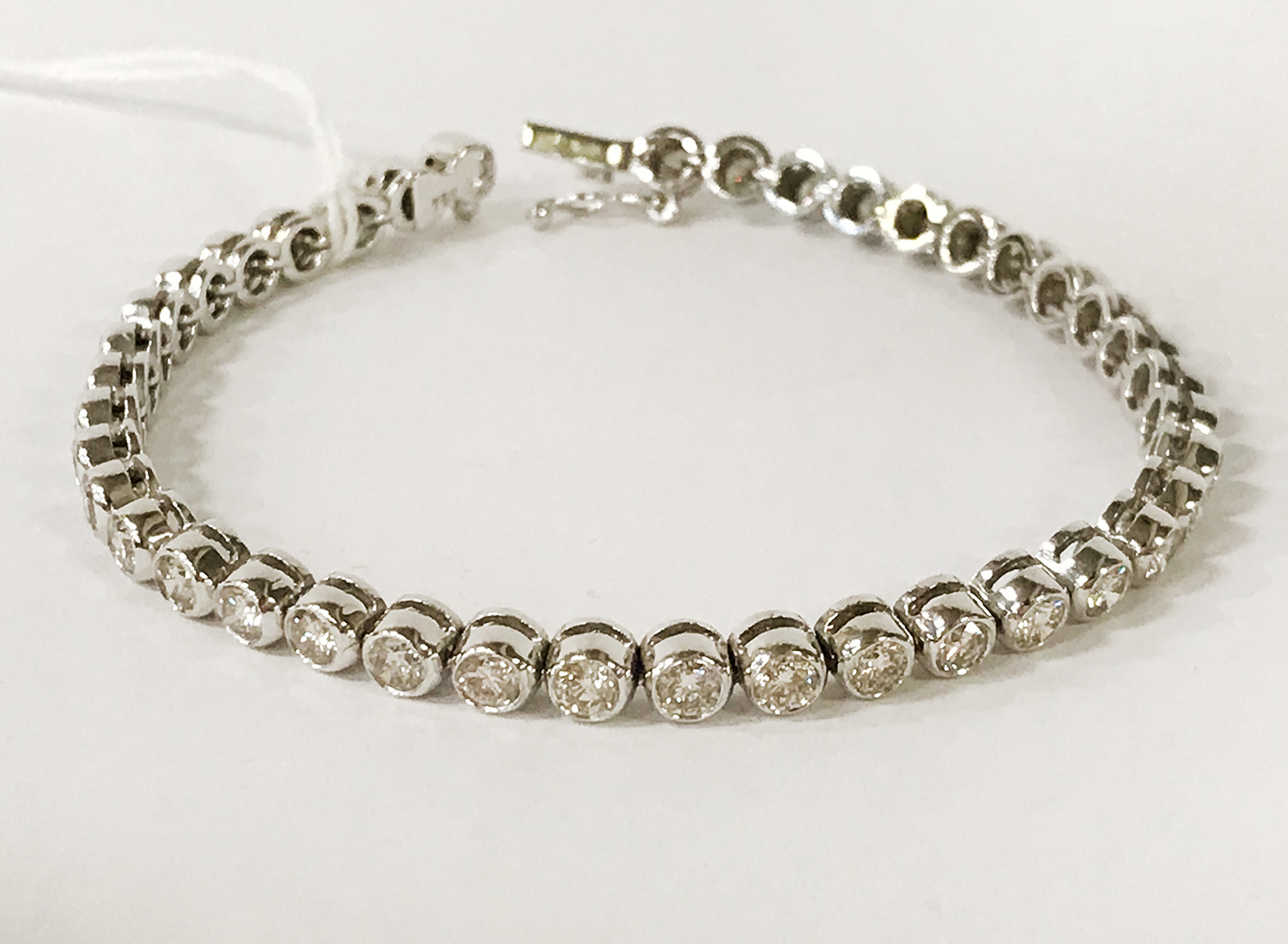 DIAMOND TENNIS BRACELET - APPROX 3CTS OF DIAMONDS