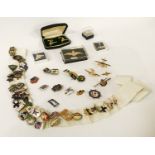 COLLECTION OF BUTLINS PIN BADGES & RAF WINGS PIN BADGES
