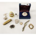 TRINKET BOXES, ANTIQUE BROOCHES & 2 ITEMS OF SILVER INCL. A COSTUME DRESS WATCH
