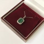 18CT GOLD DIAMOND & EMERALD PENDANT