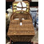 NEW 4 PERSON AMBERLEY PICNIC BASKET