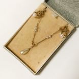 9CT GOLD PENDANT WITH DIAMOND & PEARLS