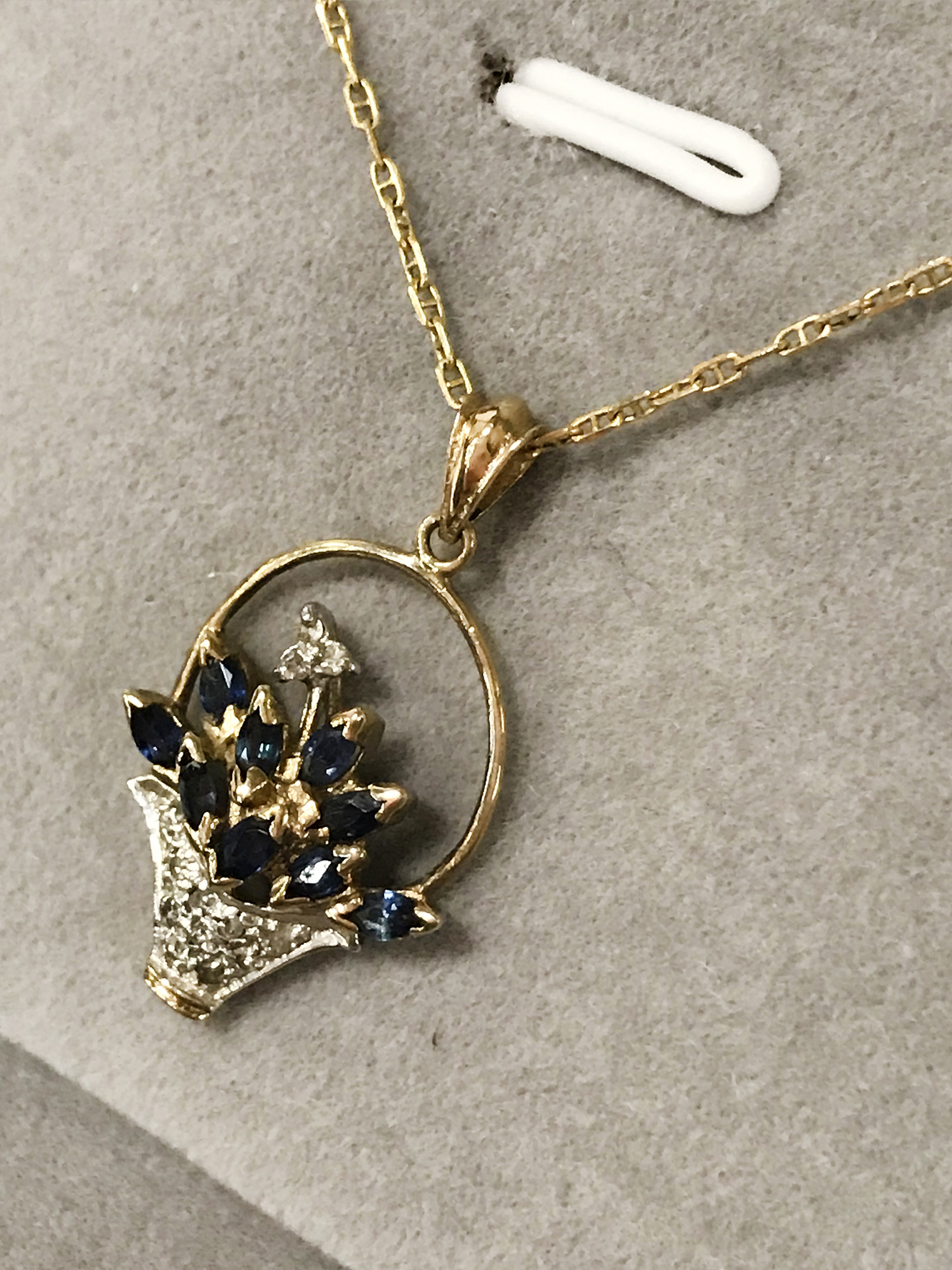 9CT YELLOW GOLD DIAMOND & SAPPHIRE FLORAL BASKET PENDANT & CHAIN