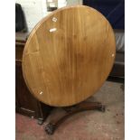 ROUND WOODEN FOLDING TABLE