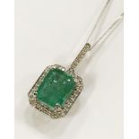 18CT WHITE GOLD EMERALD & DIAMOND PENDANT WITH CHAIN, APPROX 5CT COLUMBIAN EMERALD MOUNTED BY APPROX
