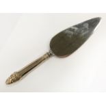 SILVER HANDLE CAKE SERVER