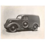 VINTAGE PHOTOGRAPH OF A CAR - FORD