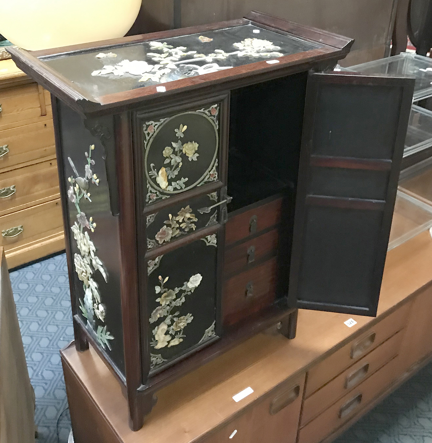 CHINESE CABINET